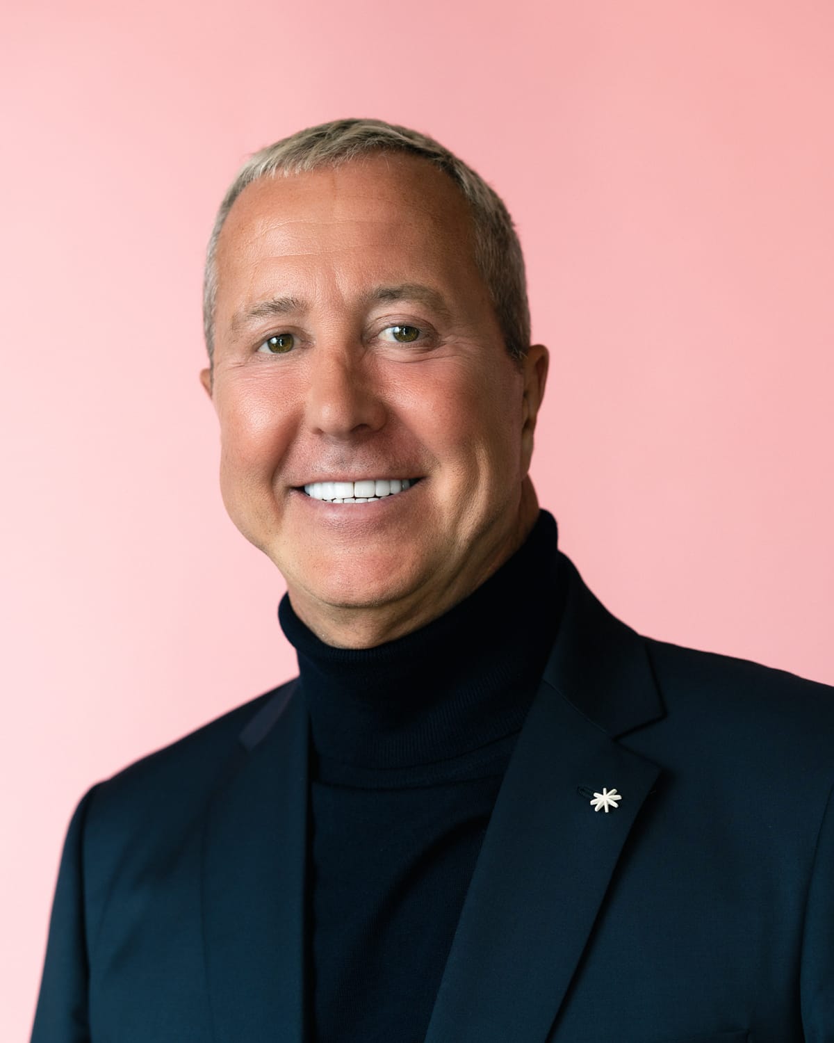 Portrait dirigeant entreprise Paris réalisé en studio mobile