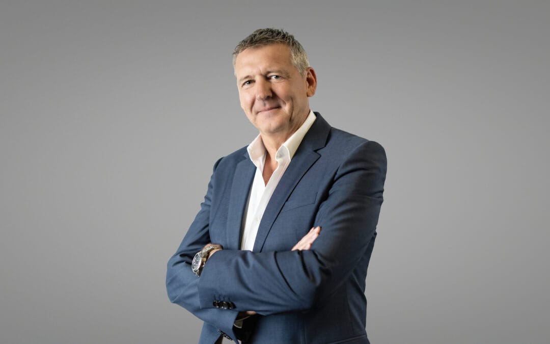 Trombinoscope-employes-Paris-sur-fond-gris-scaled